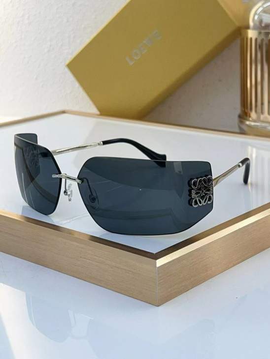 Picture of Loewe Sunglasses _SKUfw80880025fw